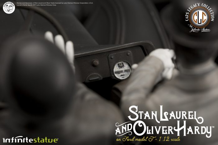 Stan Laurel and OliverHardy on Ford 1/12 scale statue