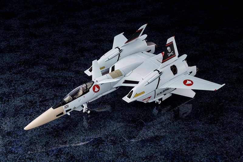 The Super Dimension Fortress Macross Flash Back 2012 1/60 Complete Transformation VF-4A Lightning III w/Hikaru Ichijyou Piloting