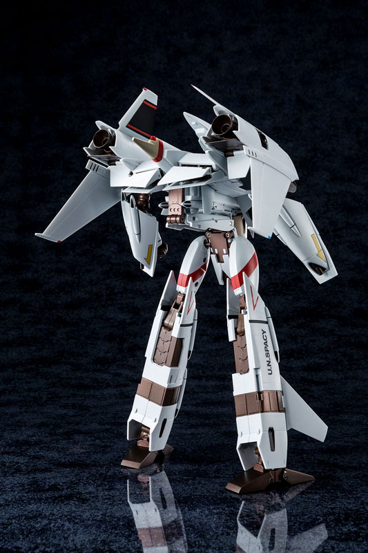 The Super Dimension Fortress Macross Flash Back 2012 1/60 Complete Transformation VF-4A Lightning III w/Hikaru Ichijyou Piloting