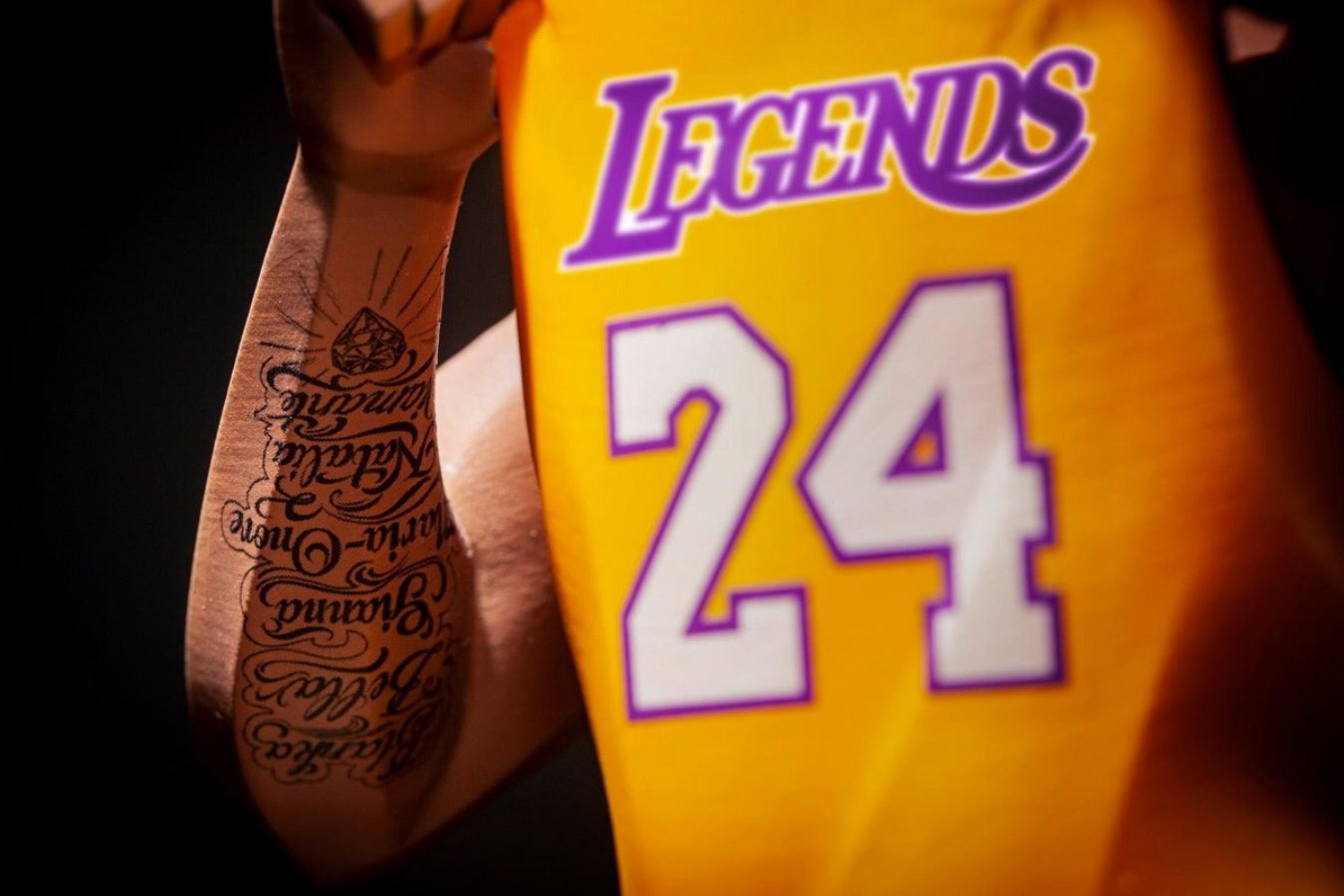 1/6 LEGEND EIGHTTWOFOUR