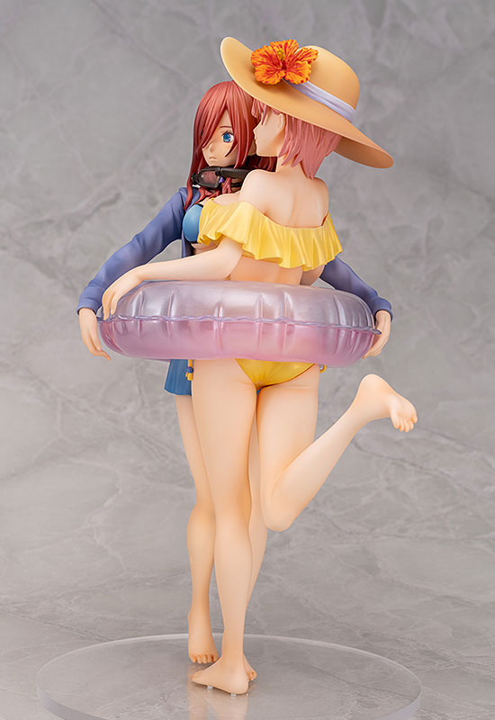 Go-Toubun no Hanayome - Ichika Nakano and Miku Nakano 1/7