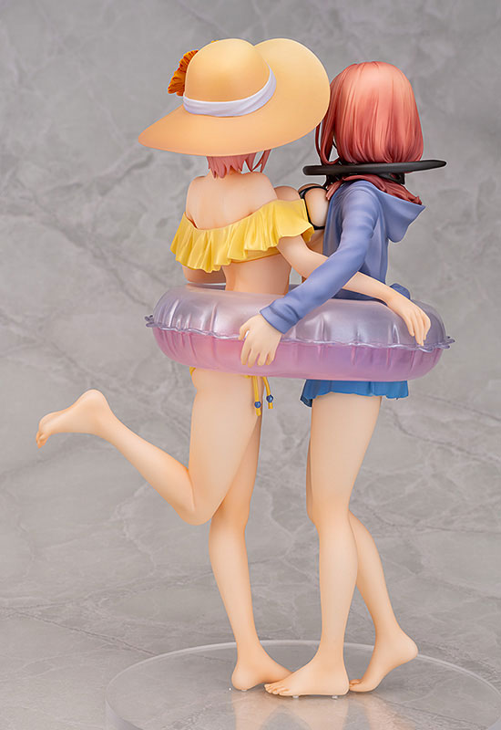 Go-Toubun no Hanayome - Ichika Nakano and Miku Nakano 1/7
