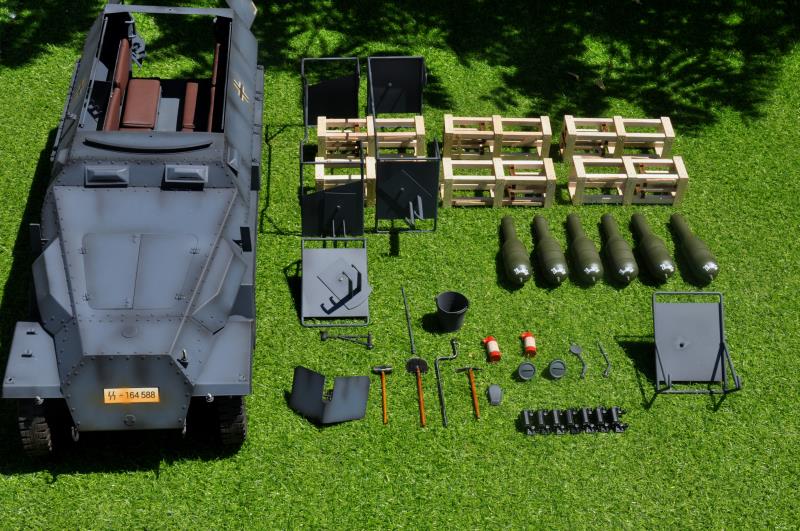 SD.KFZ.251 half-track armored vehicle 1/6 scale