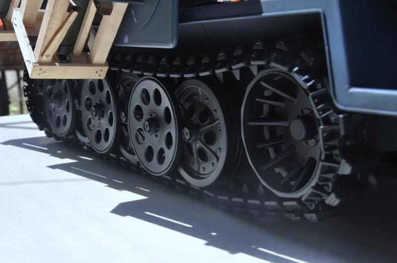 SD.KFZ.251 half-track armored vehicle 1/6 scale