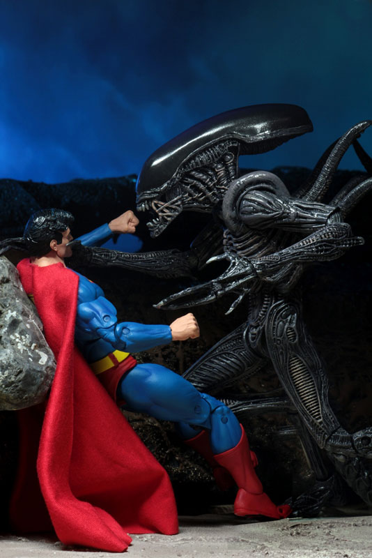 SDCC2019 Comic Con Limited DC Comics / Dark Horse / Superman vs Aliens 7inch Action Figure 2PK