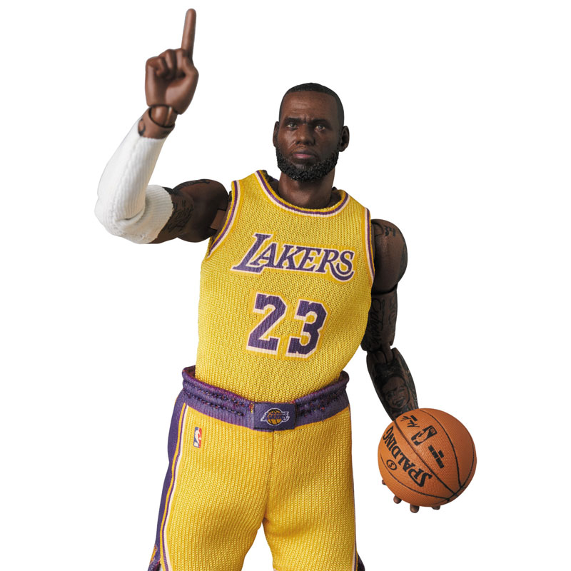 MAFEX No.127 MAFEX LeBron James (Los Angeles Lakers)