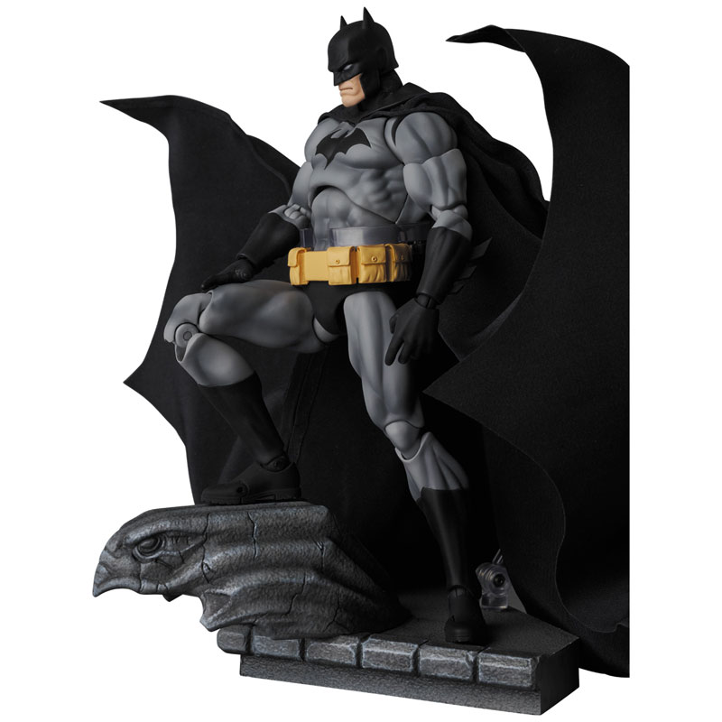 MAFEX No.126 MAFEX BATMAN (HUSH) BLACK Ver.