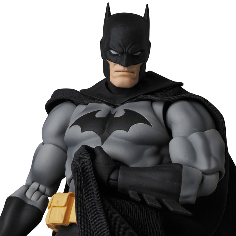 MAFEX No.126 MAFEX BATMAN (HUSH) BLACK Ver.