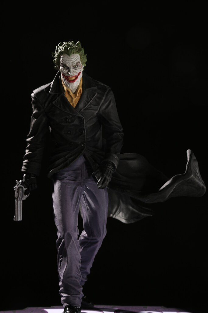 THE JOKER CLOWN PRINCE OF CRIME: THE JOKER BY LEE BERMEJO