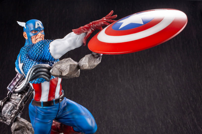 MARVEL UNIVERSE MARVEL AVENGERS Captain America Fine Art Statue 1/6