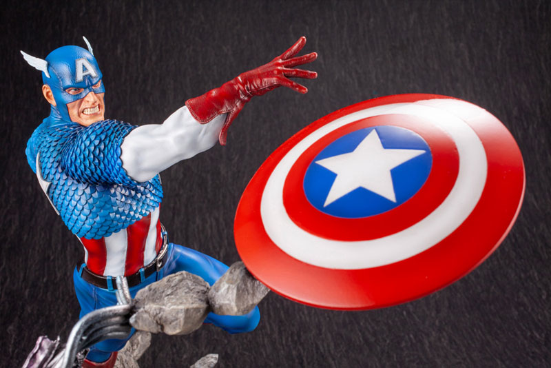 MARVEL UNIVERSE MARVEL AVENGERS Captain America Fine Art Statue 1/6