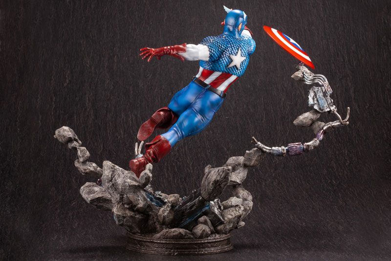 MARVEL UNIVERSE MARVEL AVENGERS Captain America Fine Art Statue 1/6