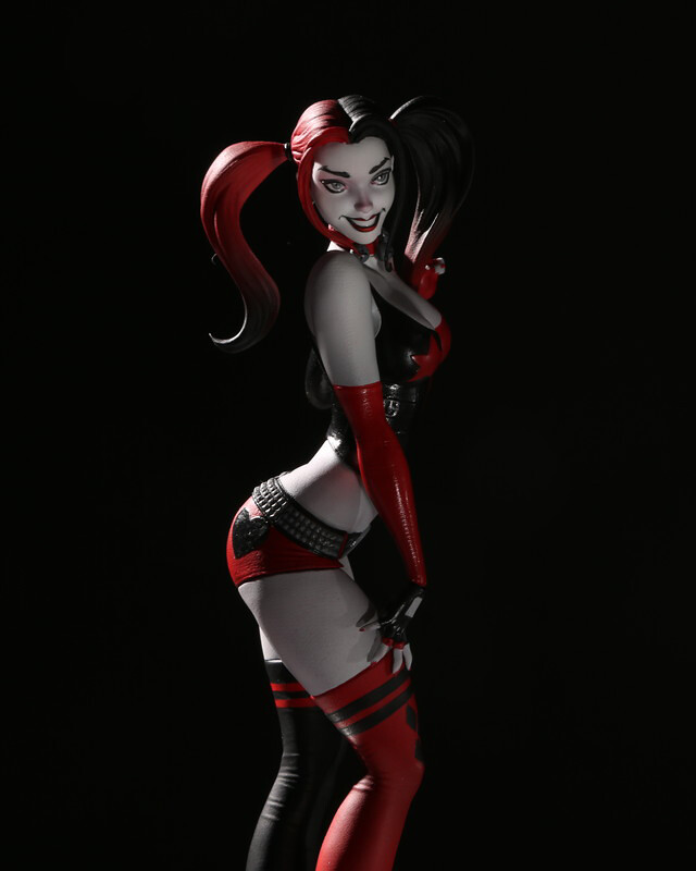 HARLEY QUINN RED, WHITE & BLACK: HARLEY QUINN BY J. SCOTT CAMPBELL