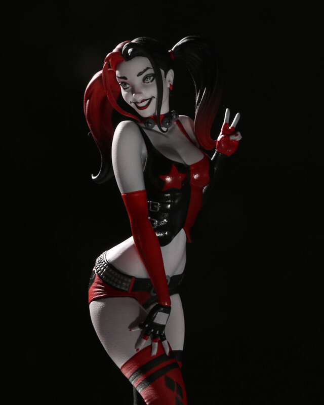 HARLEY QUINN RED, WHITE & BLACK: HARLEY QUINN BY J. SCOTT CAMPBELL