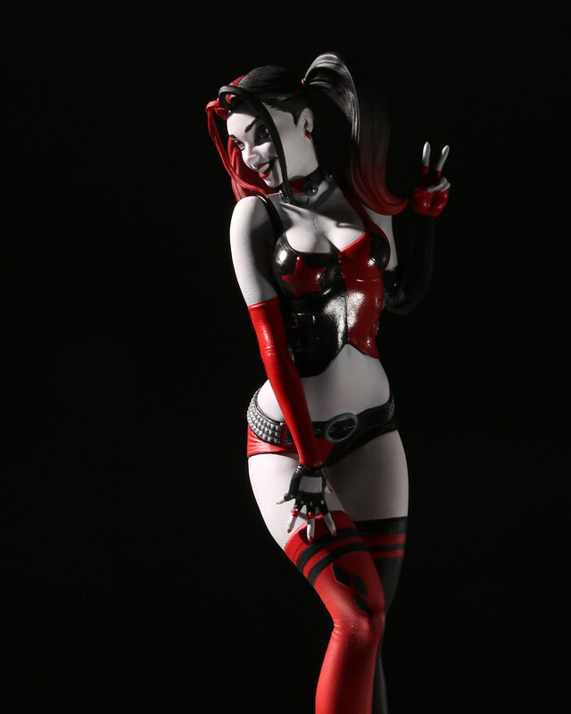 HARLEY QUINN RED, WHITE & BLACK: HARLEY QUINN BY J. SCOTT CAMPBELL