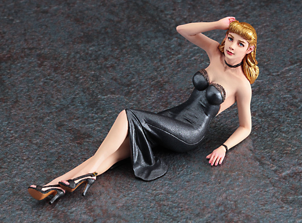 Nose Art Girls Figure - Blondie