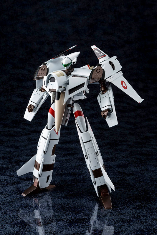 The Super Dimension Fortress Macross Flash Back 2012 1/60 Complete Transformation VF-4A Lightning III w/Hikaru Ichijyou Piloting