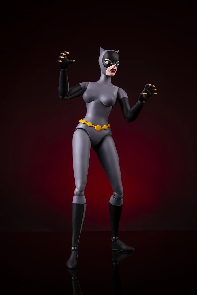 BATMAN: THE ANIMATED SERIES Catwoman 1/6 Scale Figure
