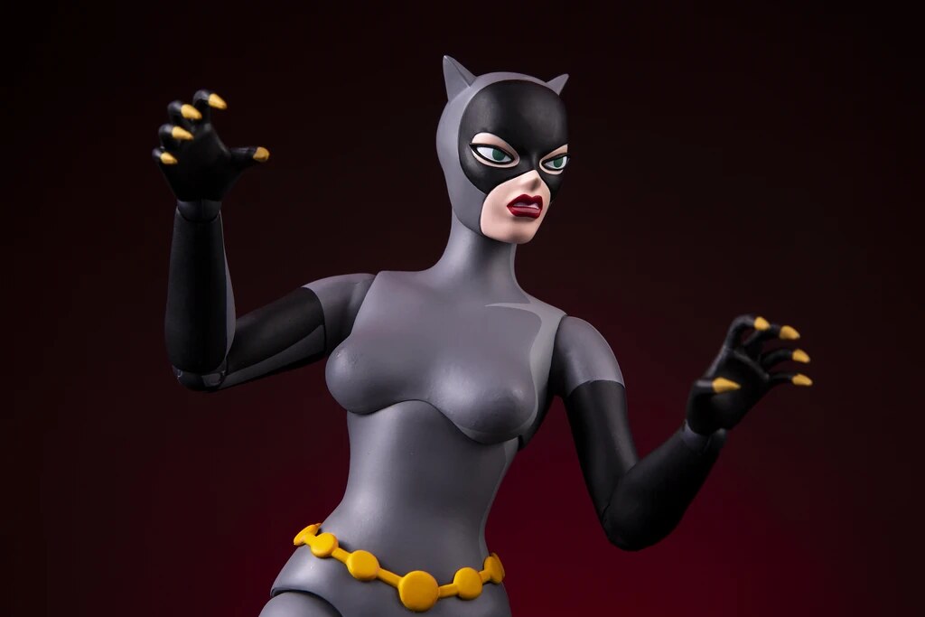 BATMAN: THE ANIMATED SERIES Catwoman 1/6 Scale Figure