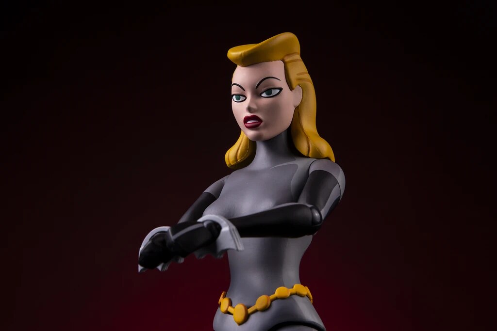 BATMAN: THE ANIMATED SERIES Catwoman 1/6 Scale Figure