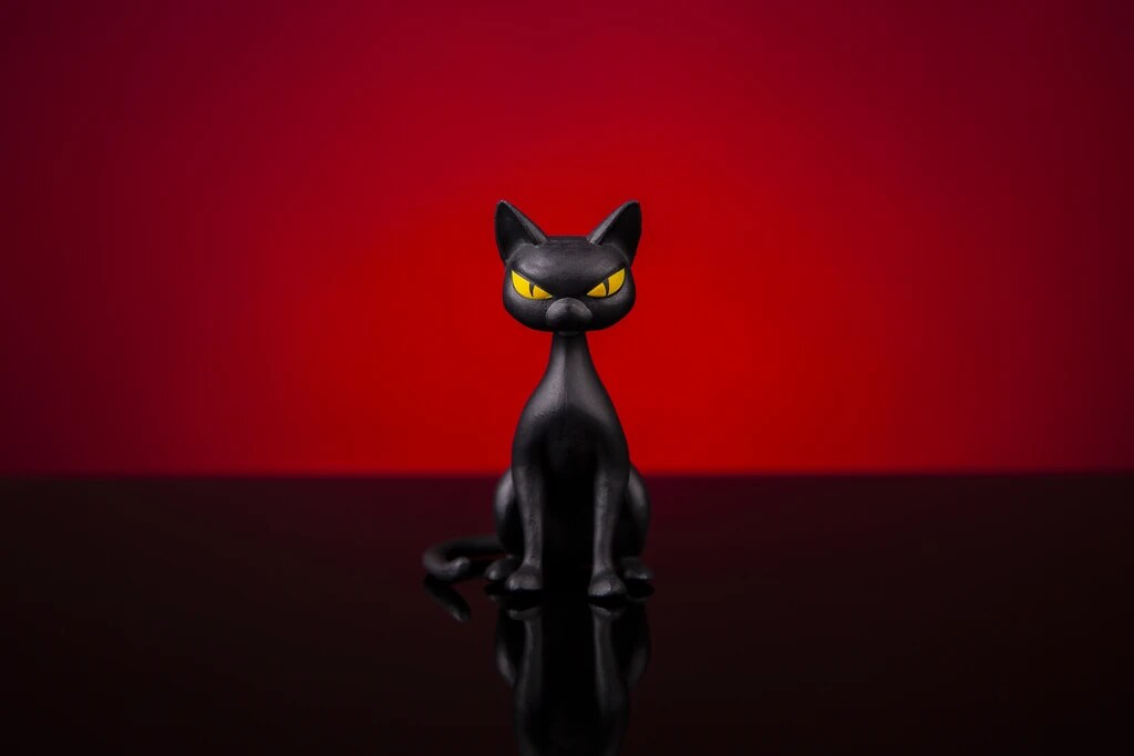 BATMAN: THE ANIMATED SERIES Catwoman 1/6 Scale Figure