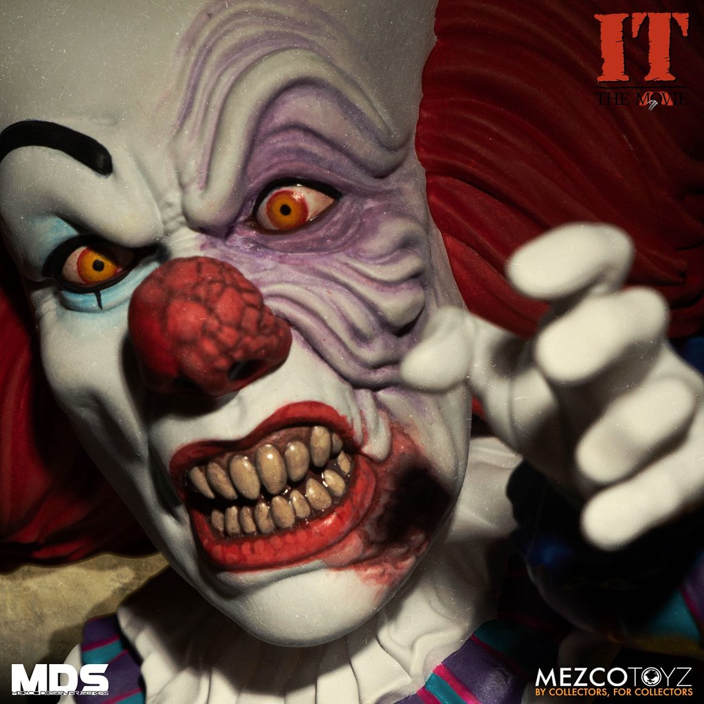 MEZCO DESIGNER SERIES IT (1990): Pennywise Deluxe Version