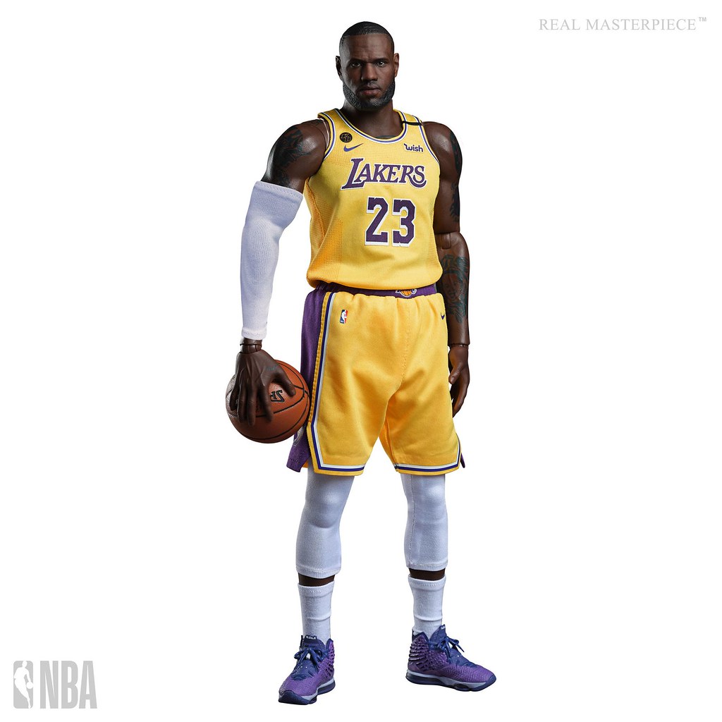 REAL MASTERPIECE NBA COLLECTION - LEBRON JAMES 1/6