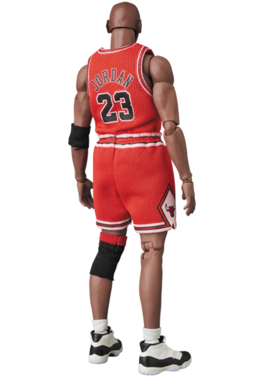 MAFEX × Michael Jordan