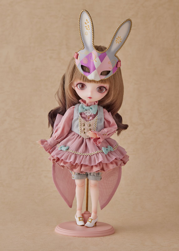 Harmonia bloom Seasonal Doll Beatrice