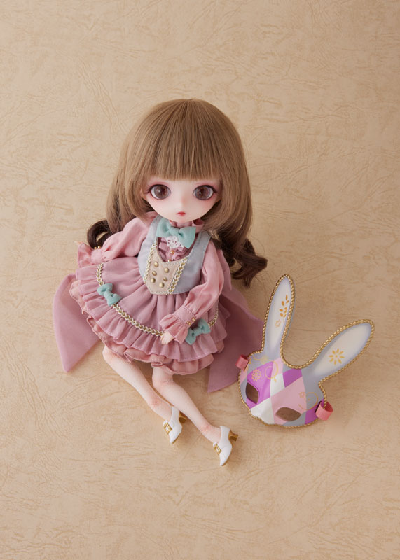 Harmonia bloom Seasonal Doll Beatrice