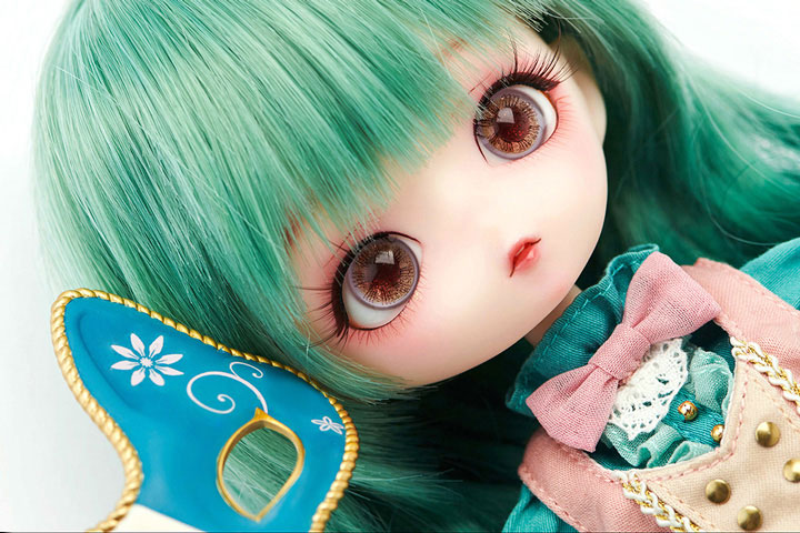 Harmonia bloom Seasonal Doll Beatrice Gatto