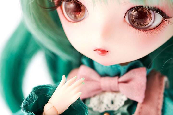 Harmonia bloom Seasonal Doll Beatrice Gatto