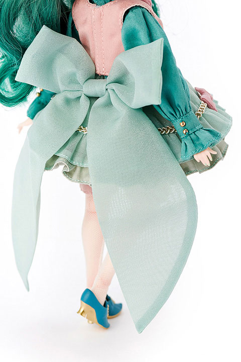 Harmonia bloom Seasonal Doll Beatrice Gatto