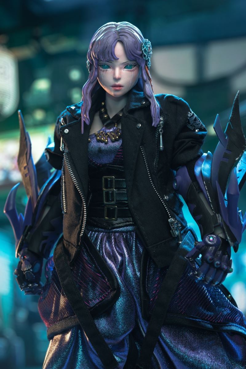 AF-LCG C Lost City Girl Trafficker 1/6