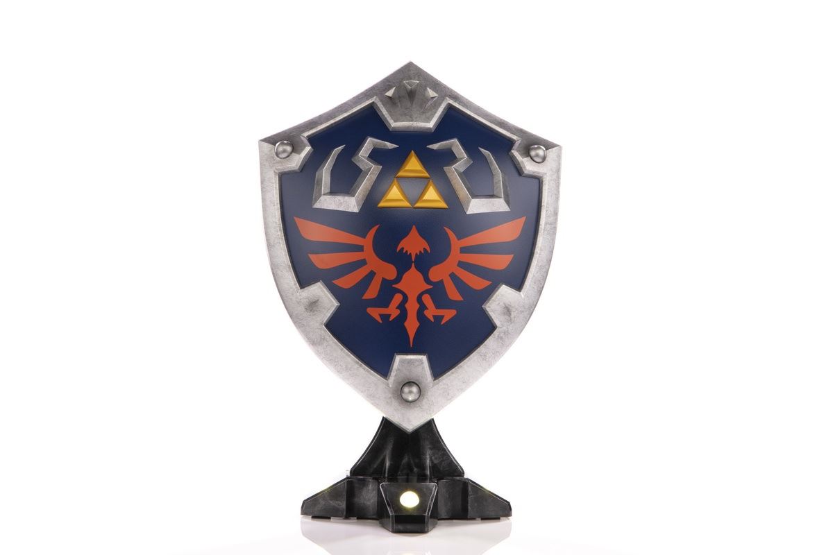 THE LEGEND OF ZELDA: BREATH OF THE WILD-HYLIAN SHIELD (COLLECTOR'S EDITION)