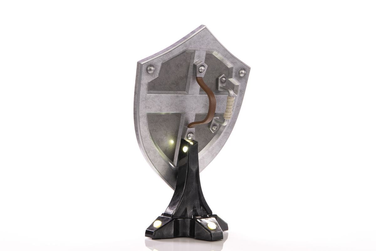 THE LEGEND OF ZELDA: BREATH OF THE WILD-HYLIAN SHIELD (COLLECTOR'S EDITION)