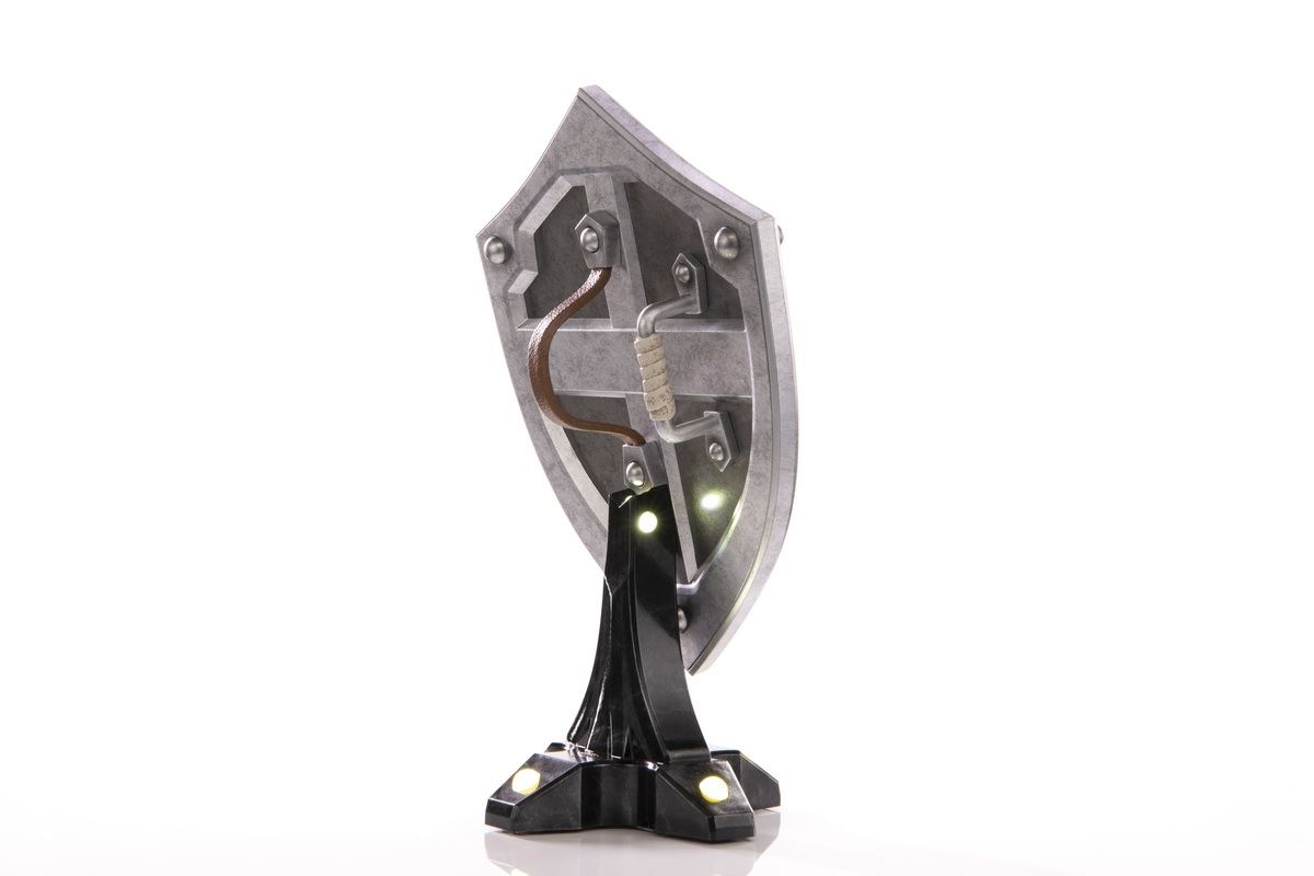 THE LEGEND OF ZELDA: BREATH OF THE WILD-HYLIAN SHIELD (COLLECTOR'S EDITION)