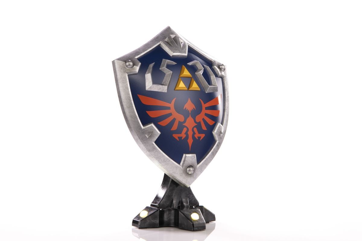 THE LEGEND OF ZELDA: BREATH OF THE WILD-HYLIAN SHIELD (COLLECTOR'S EDITION)