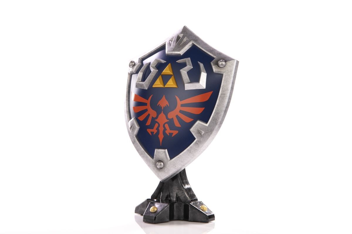 THE LEGEND OF ZELDA: BREATH OF THE WILD - Hylian SHIELD (STANDARD EDITION)