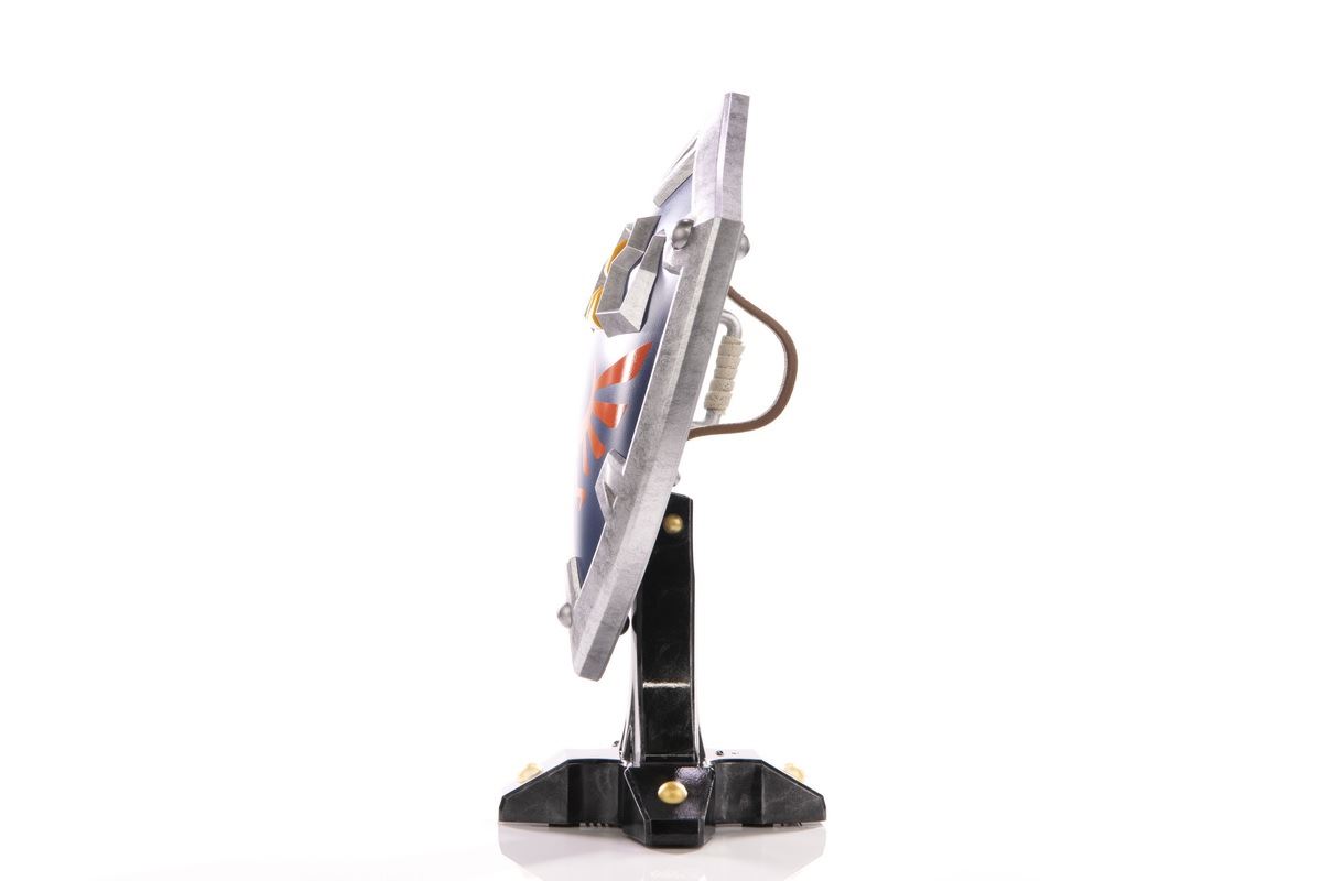 THE LEGEND OF ZELDA: BREATH OF THE WILD - Hylian SHIELD (STANDARD EDITION)