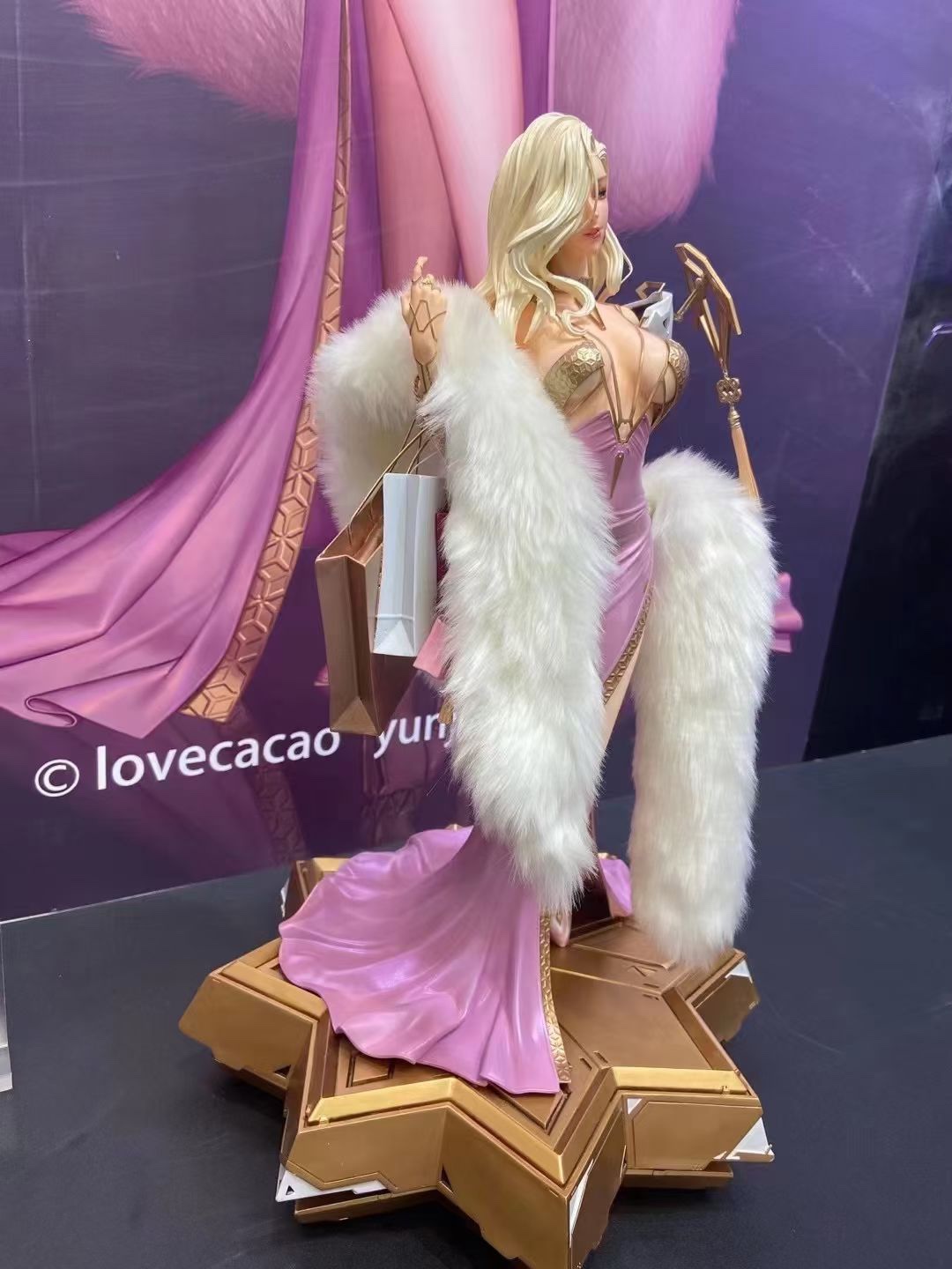 Queen – Lovecacao [Licensed]