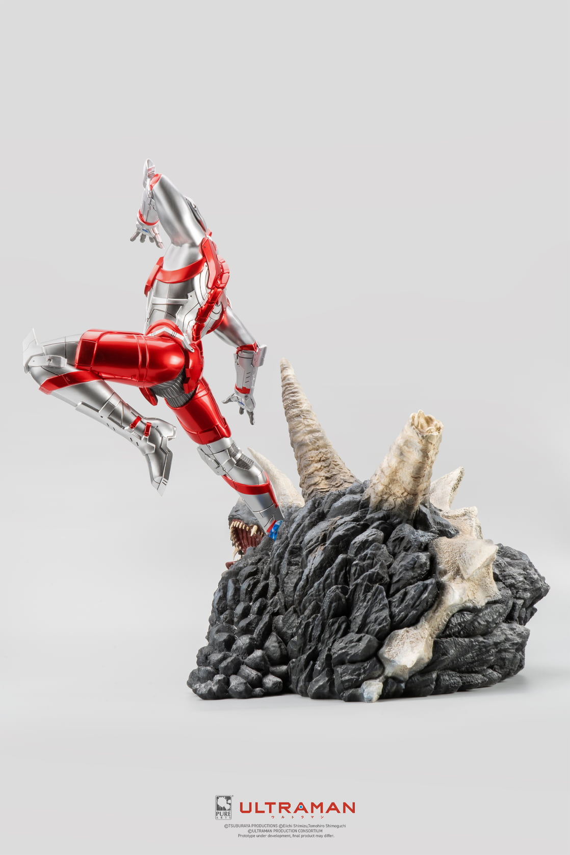 Ultraman VS Black King 1/4 Statue