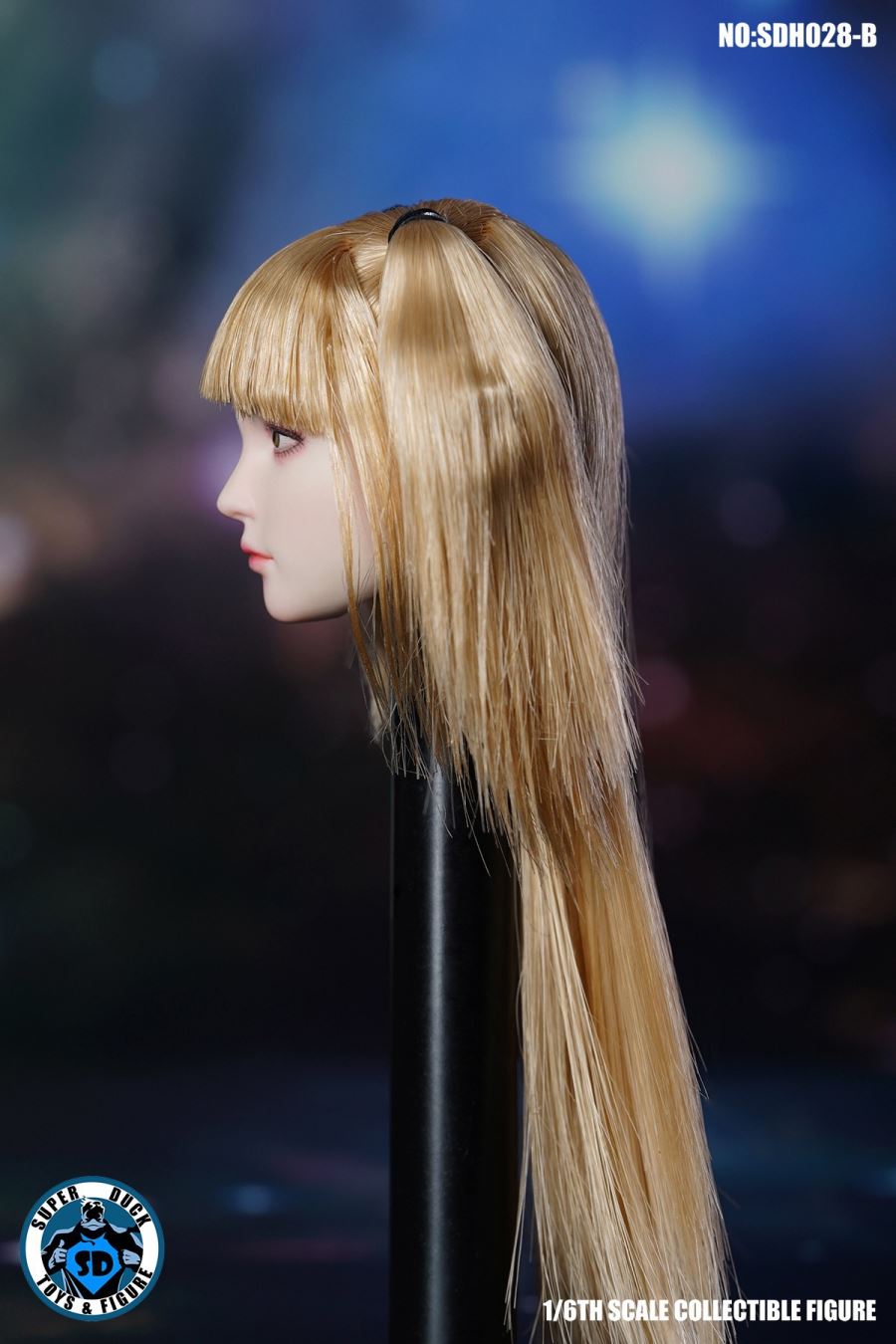Emoticon Female Head Sculpture