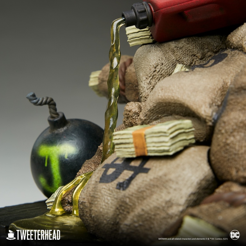 The Joker 1/6 Scale Deluxe Maquette