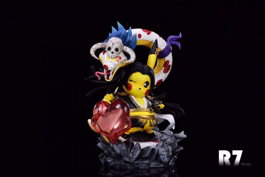 Pikachu cos Boa Hancock