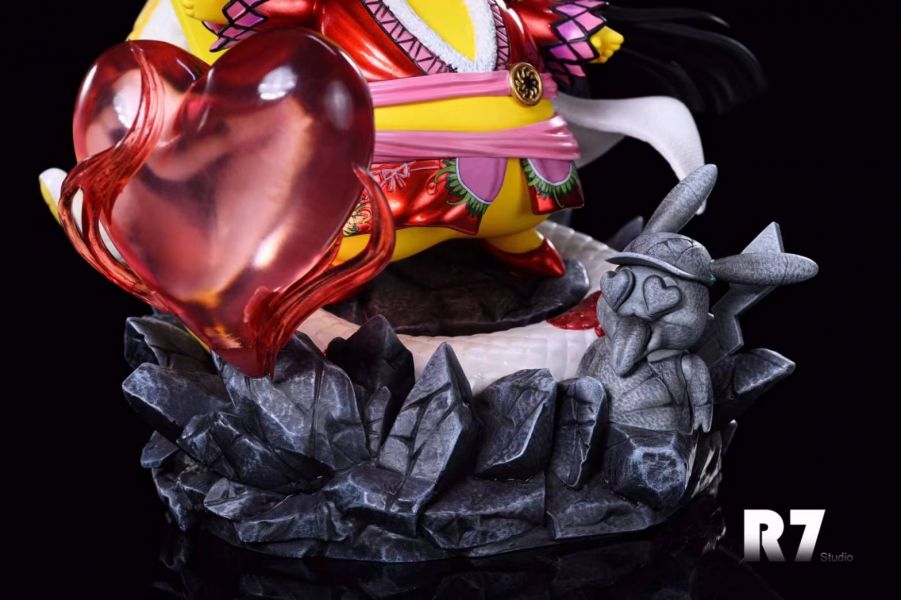 Pikachu cos Boa Hancock