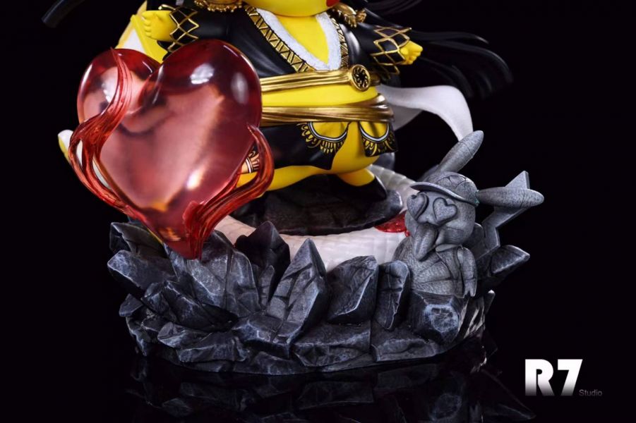 Pikachu cos Boa Hancock