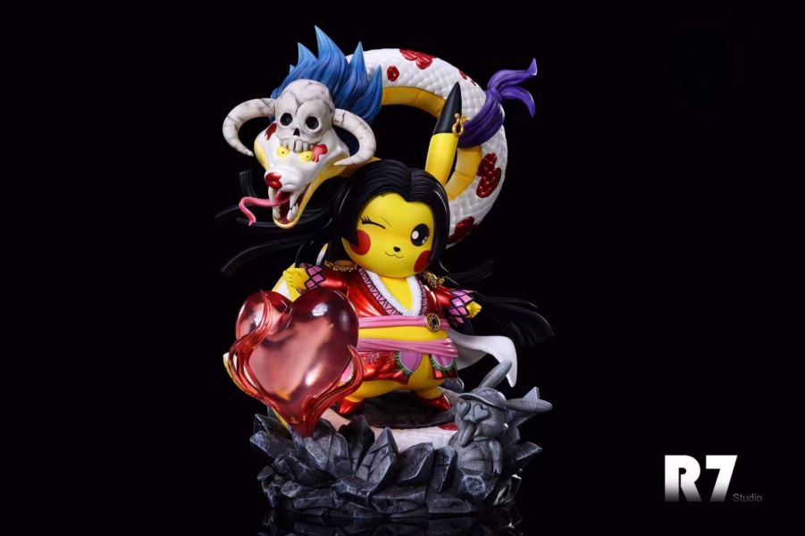 Pikachu cos Boa Hancock