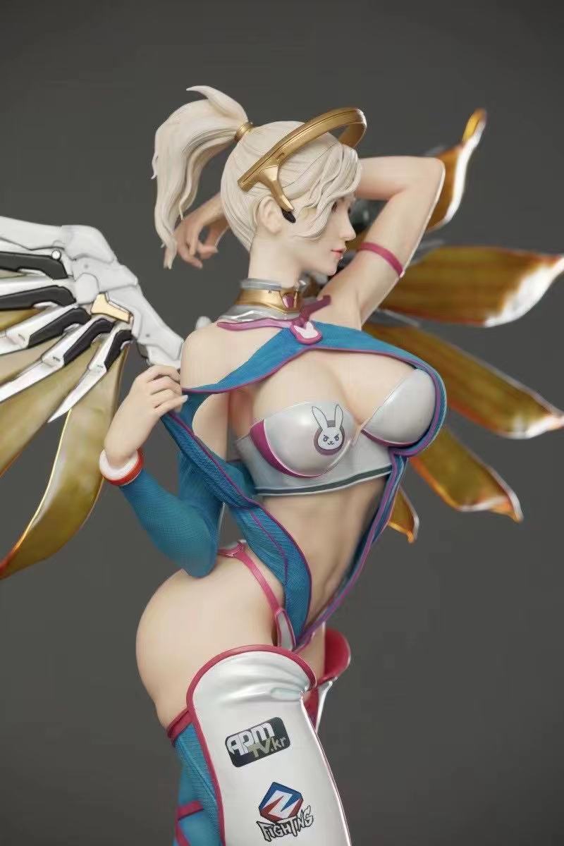 D.Va Cosplay Mercy - Overwatch 1/4