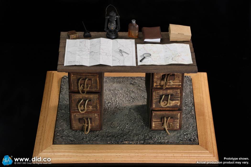 British Colonel in World War I (#B11012) & Combat Table Scene Set (#E60062) 1/6